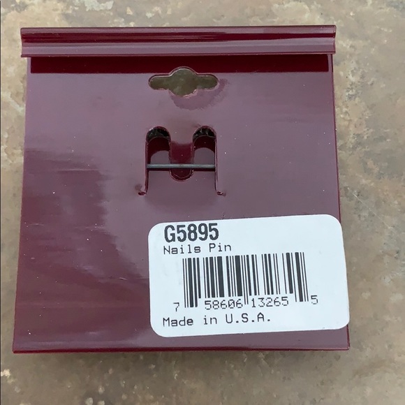 NWT Pin Art I Do Nails Manicurist Brooch - Picture 3 of 7